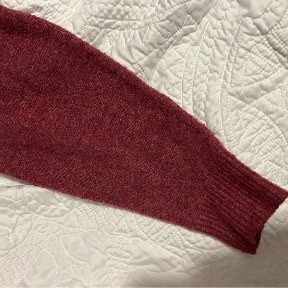 Abercrombie and Fitch off the shoulder slouchy pink sweater - Picture 2 of 3